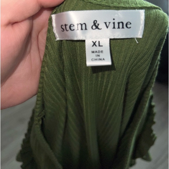 NWOT Ruffled top - Picture 7 of 7